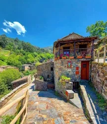 The entrance to Casa das Bugalhas